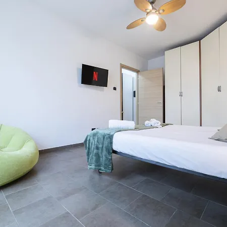 * * 11' From Malpensa* * Shuttle, Netflix & Wi-fi Somma Lombardo
