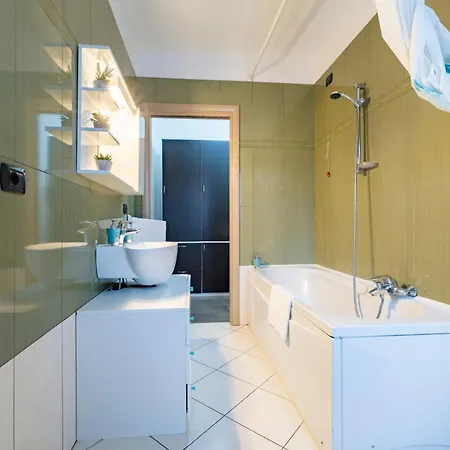 * * 11' From Malpensa* * Shuttle, Netflix & Wi-fi Apartment *