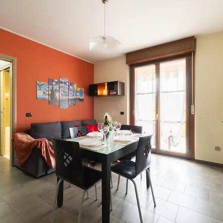 * * 11' From Malpensa* * Shuttle, Netflix & Wi-fi Apartment